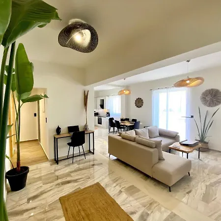 Ionias Seaside * העיירה רתימנו